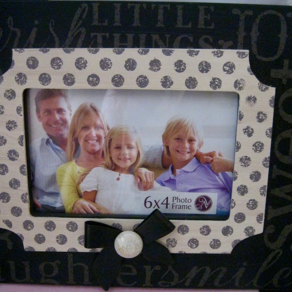 "NEW FRAME FOR FAMILY PHOTOS AND OTHER KEEPSAKES" NEVER USED OR DISPLAYED